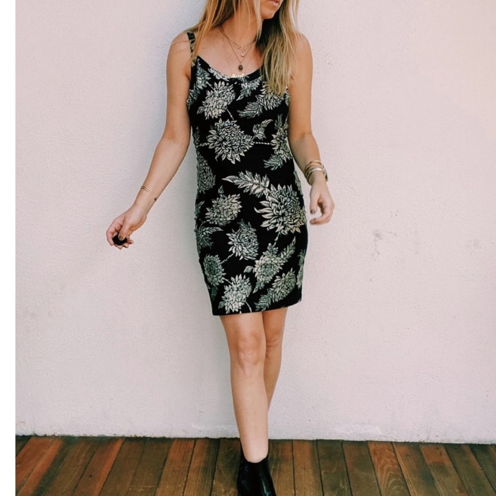 Novella Royale “The Pearl” Mini Dress in Black Dahlia print